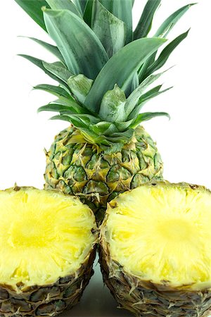 simsearch:400-07289954,k - Ripe pineapple with slices isolated on white background Foto de stock - Royalty-Free Super Valor e Assinatura, Número: 400-07613373