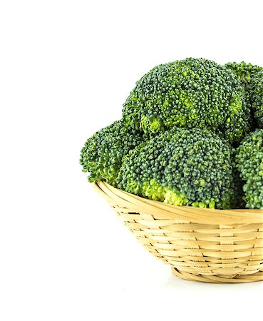 simsearch:400-07822704,k - Fresh broccoli in Straw basket on white background. Photographie de stock - Aubaine LD & Abonnement, Code: 400-07613531