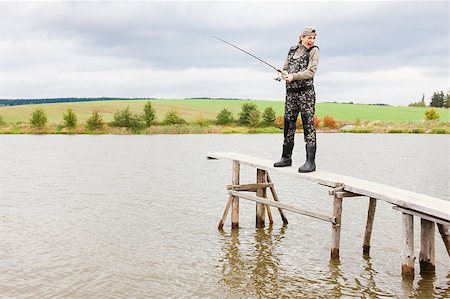 simsearch:400-06852239,k - woman fishing on pier at pond Photographie de stock - Aubaine LD & Abonnement, Code: 400-07613819