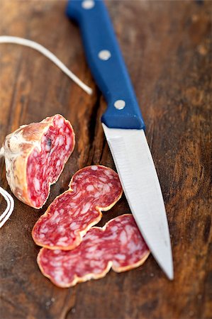 simsearch:400-06852716,k - slicing italian salame pressato pressed over old wood table Stockbilder - Microstock & Abonnement, Bildnummer: 400-07624146