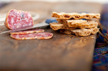 simsearch:400-06852716,k - slicing italian salame pressato pressed over old wood table Stockbilder - Microstock & Abonnement, Bildnummer: 400-07624149