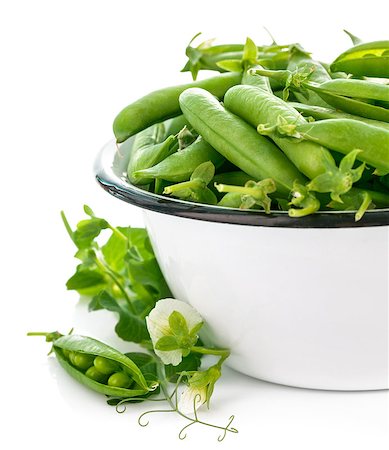 simsearch:400-07667021,k - Fresh green peas with leaf and flower. Isolated on white background Stock Photo - Budget Royalty-Free & Subscription, Code: 400-07624154