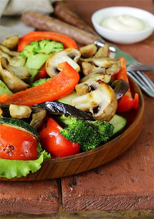 simsearch:400-07625437,k - appetizer of grilled vegetables (bell peppers, asparagus, zucchini, broccoli) Stock Photo - Budget Royalty-Free & Subscription, Code: 400-07625437