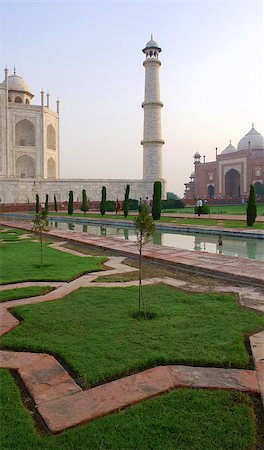 sun rise in agra - Overview of the Taj Mahal and garden, Agra, India Stock Photo - Budget Royalty-Free & Subscription, Code: 400-07625940