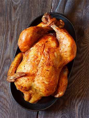 Whole roasted chicken on a pan. Rustic style. Photographie de stock - Aubaine LD & Abonnement, Code: 400-07626095