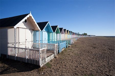 simsearch:400-06638821,k - Beach Huts against a blue sky at West Mersea, Essex, England Photographie de stock - Aubaine LD & Abonnement, Code: 400-07626307