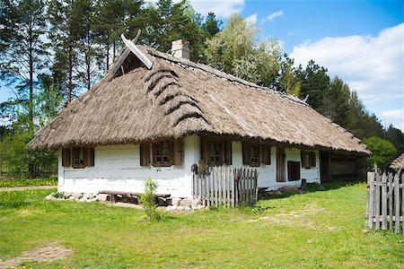 simsearch:400-07627350,k - Old rural house with thatched roof near Bialystok, Poland Foto de stock - Super Valor sin royalties y Suscripción, Código: 400-07627350