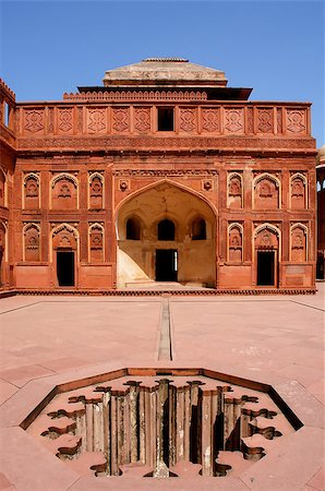 simsearch:400-08428658,k - Outside Architecture of the Red Fort in Agra, India Fotografie stock - Microstock e Abbonamento, Codice: 400-07628937