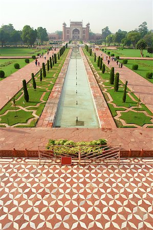sun rise in agra - Overview of the Taj Mahal and garden, Agra, India Stock Photo - Budget Royalty-Free & Subscription, Code: 400-07628956