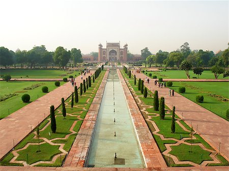 sun rise in agra - Overview of the Taj Mahal and garden, Agra, India Stock Photo - Budget Royalty-Free & Subscription, Code: 400-07628957