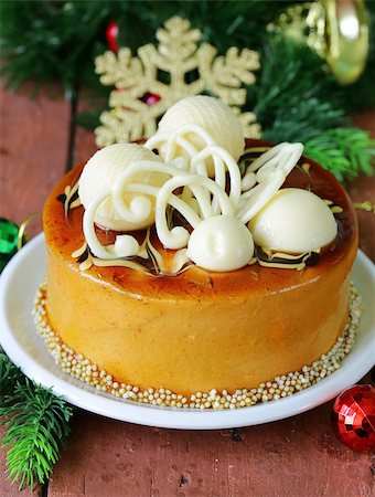 simsearch:400-07308560,k - festive Christmas cake caramel biscuit  decorated with white chocolate Foto de stock - Super Valor sin royalties y Suscripción, Código: 400-07629423