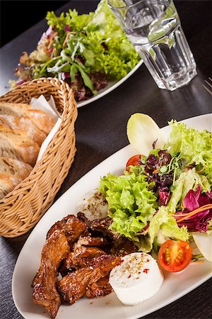 simsearch:400-06076521,k - grilled beef stripes fresh mixed salad and warm goat cheese Stockbilder - Microstock & Abonnement, Bildnummer: 400-07629976