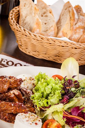 simsearch:400-06076521,k - grilled beef stripes fresh mixed salad and warm goat cheese Stockbilder - Microstock & Abonnement, Bildnummer: 400-07629972