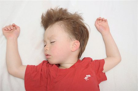 European caucasian Boy sleeping arms outstretched Foto de stock - Royalty-Free Super Valor e Assinatura, Número: 400-07621689