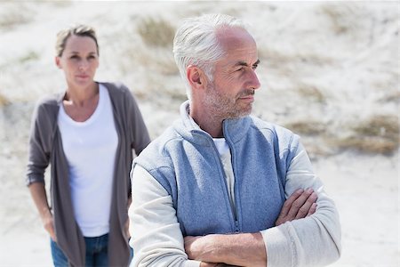 play fight - Couple not talking after argument on the beach on a bright but cool day Foto de stock - Super Valor sin royalties y Suscripción, Código: 400-07622650