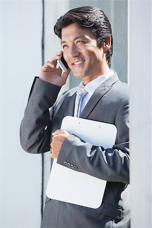 simsearch:400-07475963,k - Estate agent talking on phone outside a house Stock Photo - Budget Royalty-Free & Subscription, Code: 400-07622902