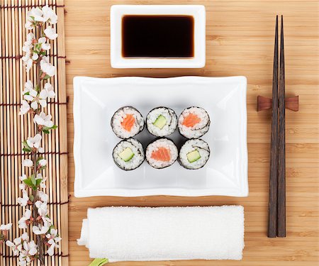 simsearch:400-08072780,k - Sushi maki set with fresh sakura branch over bamboo table Photographie de stock - Aubaine LD & Abonnement, Code: 400-07623836