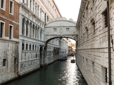 Venice, Italy - The Bridge of Sighs in Venice. The Bridge of Sighs is one of the most visited attractions in Venice and it was build in 1602. Foto de stock - Royalty-Free Super Valor e Assinatura, Número: 400-07623962