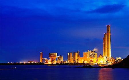 power station at night with smoke Fotografie stock - Microstock e Abbonamento, Codice: 400-07634373