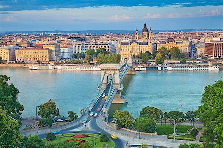 simsearch:400-07729303,k - Image of Budapest, capital city of Hungary, during sunny afternoon. Stockbilder - Microstock & Abonnement, Bildnummer: 400-07630645