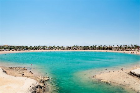 simsearch:400-04243517,k - Sandy beach in a tropical lagoon in Egypt with turquoise water and a clear blue sky Foto de stock - Super Valor sin royalties y Suscripción, Código: 400-07630758