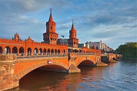 simsearch:400-08935135,k - Image of Oberbaum Bridge in Berlin, during  sunset. Fotografie stock - Microstock e Abbonamento, Codice: 400-07632290