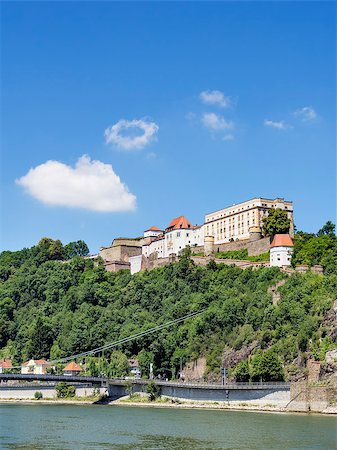 passau - Image of Veste Oberaus in Passau, Germany, in summer with blue sky Fotografie stock - Microstock e Abbonamento, Codice: 400-07632828