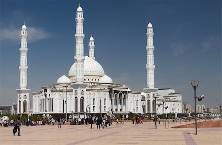 View of the square, near the palace of independence, where many tourists and Hazrat Sultan Mosque Stock Photo - Budget Royalty-Free & Subscription, Code: 400-07632870