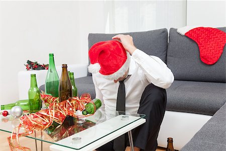 resaca - Alcohol abuse during holiday period can hurt Foto de stock - Super Valor sin royalties y Suscripción, Código: 400-07633087