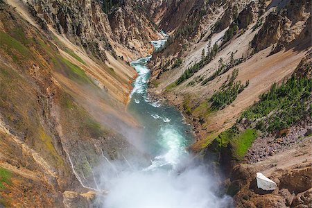 The Lower Falls on the Yellowstone River ( Yellowstone National Park, Wyoming) Fotografie stock - Microstock e Abbonamento, Codice: 400-07658155