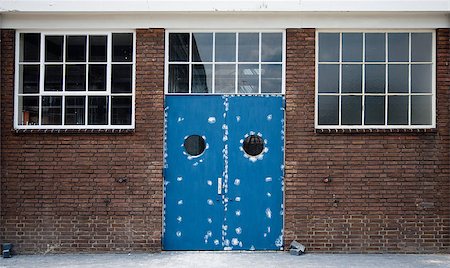 simsearch:400-07317558,k - Blue door of an historic toothpaste factory in Amersfoort, the Netherlands Foto de stock - Royalty-Free Super Valor e Assinatura, Número: 400-07658555