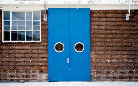 simsearch:400-07317558,k - Blue door of an historic toothpaste factory in Amersfoort, the Netherlands Foto de stock - Royalty-Free Super Valor e Assinatura, Número: 400-07658553