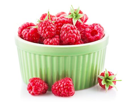 simsearch:400-07667021,k - Fresh berry raspberry with green leaf. Isolated on white background Stock Photo - Budget Royalty-Free & Subscription, Code: 400-07659021