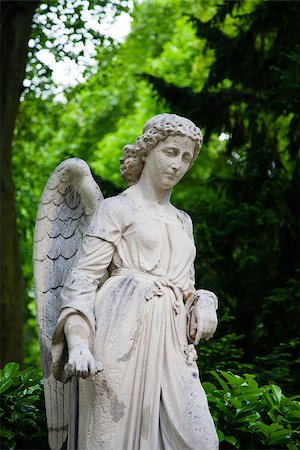 simsearch:400-04626291,k - Grave at Melaten Friedhof in Cologne, Germany Fotografie stock - Microstock e Abbonamento, Codice: 400-07659838