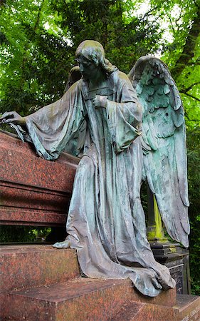 simsearch:400-04626291,k - Grave at Melaten Friedhof in Cologne, Germany Fotografie stock - Microstock e Abbonamento, Codice: 400-07659840