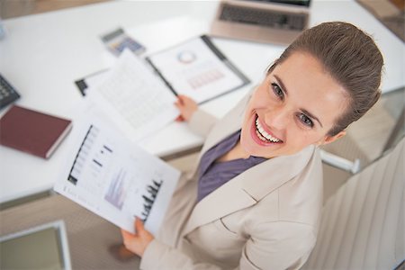 diretor de escola - Portrait of happy business woman at work Foto de stock - Royalty-Free Super Valor e Assinatura, Número: 400-07659987