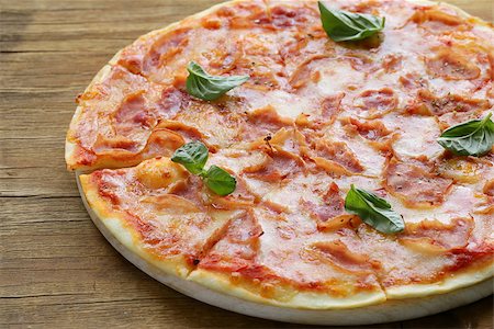 simsearch:400-04376706,k - traditional Italian pizza with prosciutto ham and basil Stock Photo - Budget Royalty-Free & Subscription, Code: 400-07666183