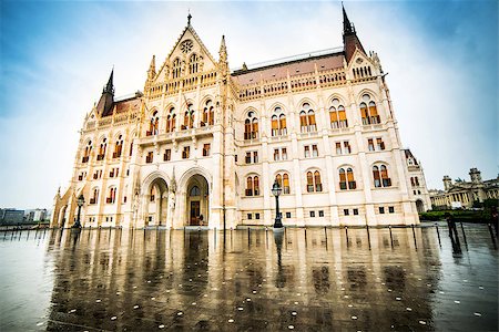 simsearch:400-06327612,k - Hungarian Parliament building in Budapest, Hungary Photographie de stock - Aubaine LD & Abonnement, Code: 400-07666999