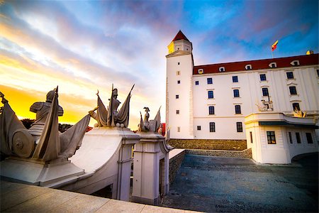 simsearch:6129-09057817,k - Bratislava Castle in sunset. Slovakia Foto de stock - Super Valor sin royalties y Suscripción, Código: 400-07667008