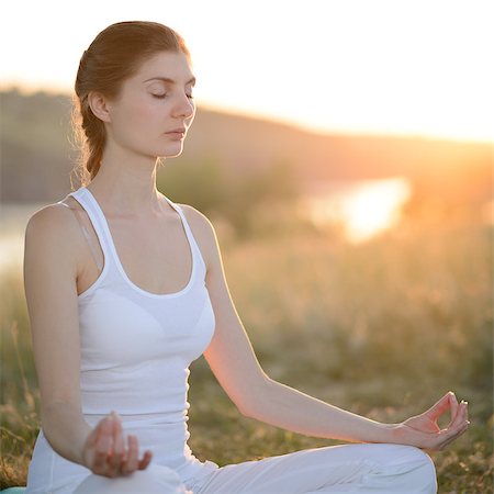 Young Beautiful Woman Practices Yoga on the Sunny Meadow. Active Lifestyle Photographie de stock - Aubaine LD & Abonnement, Code: 400-07667230