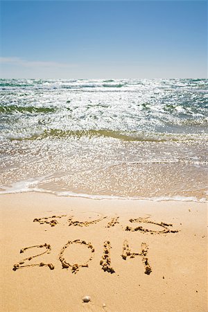 digits  2013 and 2014 on the sand seashore - concept of new year and passing of time Foto de stock - Royalty-Free Super Valor e Assinatura, Número: 400-07667699