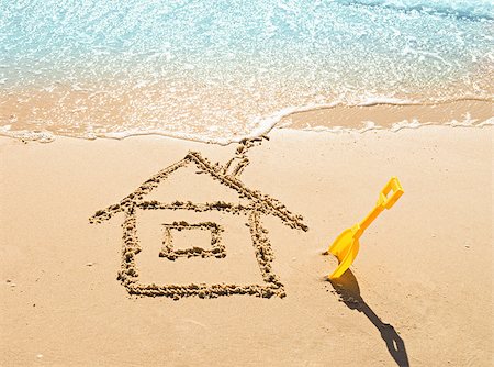 drawing of a house on the beach - concept safety and vacation Foto de stock - Royalty-Free Super Valor e Assinatura, Número: 400-07667705