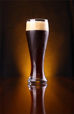 porter - Tall glass of dark beer over a dark background lit yellow Stock Photo - Budget Royalty-Free & Subscription, Code: 400-07668231