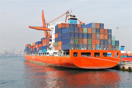 evrenkalinbacak (artist) - Container Ship Stockbilder - Microstock & Abonnement, Bildnummer: 400-07669285