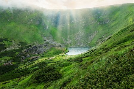 simsearch:400-06748383,k - Image of a beautiful mountain lake in carpathian mountains. Chornohora massif in eastern Carpathians. Fotografie stock - Microstock e Abbonamento, Codice: 400-07669786