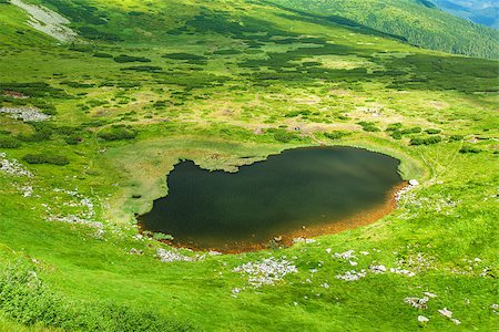 simsearch:400-06748383,k - Image of a beautiful mountain lake in carpathian mountains. Chornohora massif in eastern Carpathians. Fotografie stock - Microstock e Abbonamento, Codice: 400-07669789