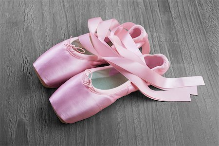 simsearch:400-07660010,k - new pink ballet pointe shoes on vintage wooden background Stock Photo - Budget Royalty-Free & Subscription, Code: 400-07660011