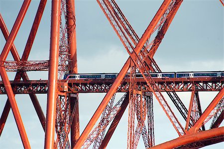 stockarch (artist) - close up on train crossing the forth bridge showing the complex structure of metal tubes and girders Foto de stock - Royalty-Free Super Valor e Assinatura, Número: 400-07660089