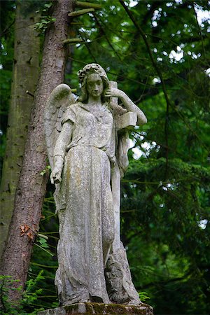 simsearch:400-04626291,k - Grave at Melaten Friedhof in Cologne, Germany Fotografie stock - Microstock e Abbonamento, Codice: 400-07660218