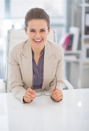 diretor de escola - Portrait of happy business woman with eyeglasses Foto de stock - Royalty-Free Super Valor e Assinatura, Número: 400-07661109